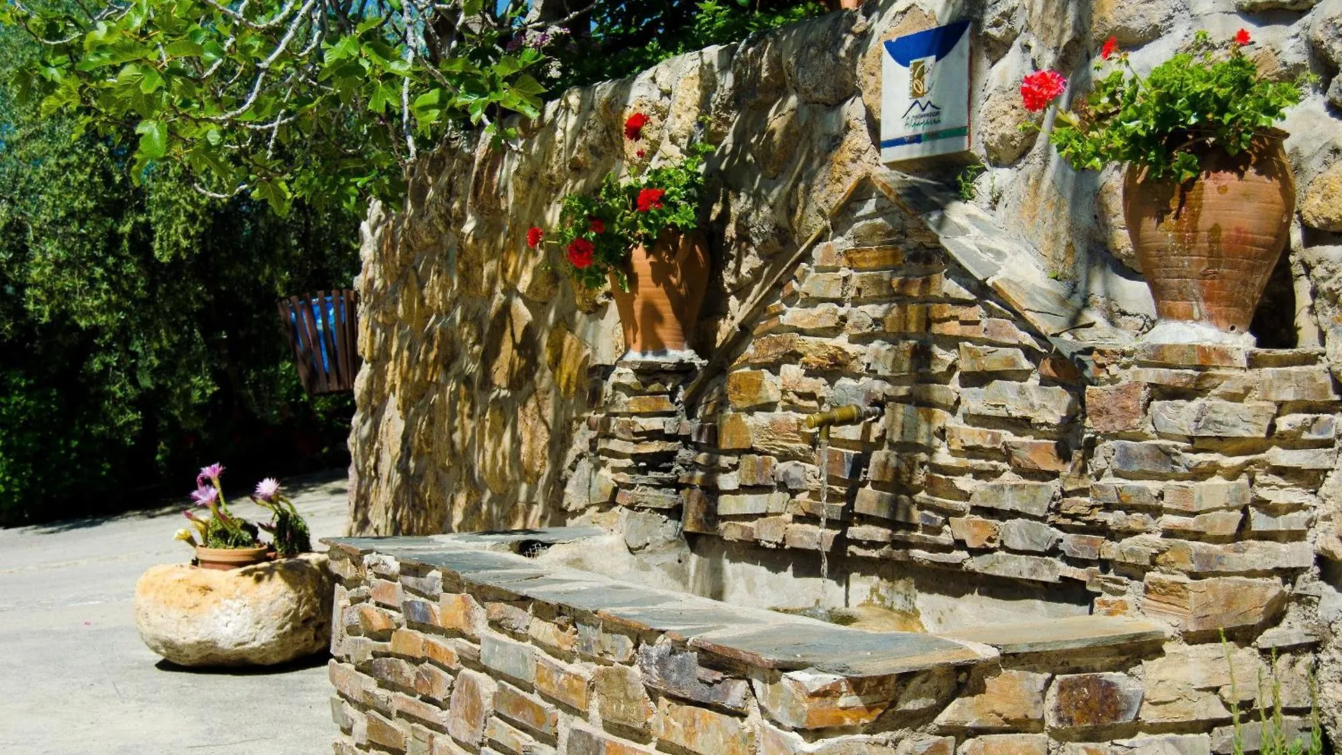 Gemuetliches Ferienhaus Mit Pool Und Garten Válor