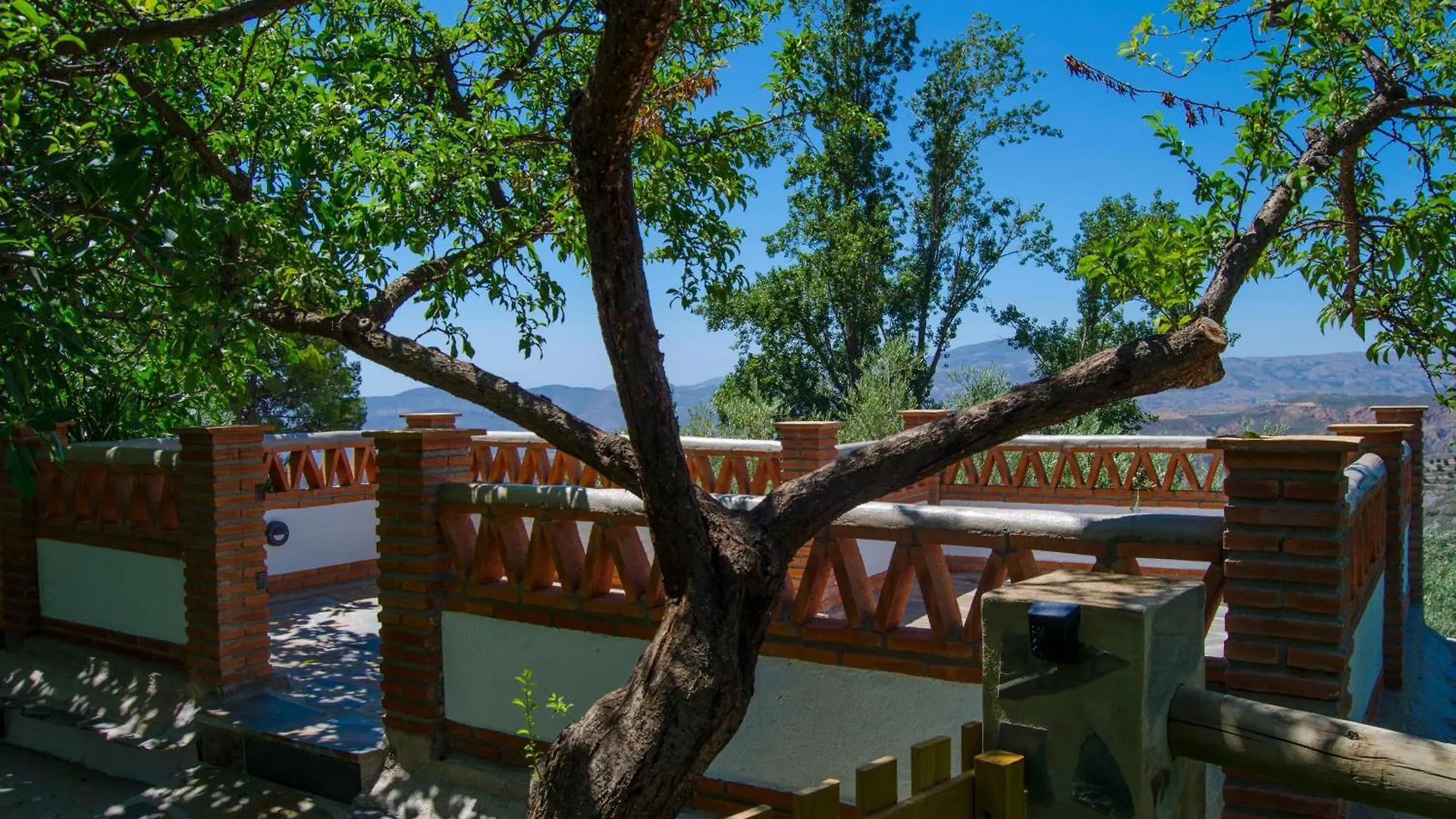 Gemuetliches Ferienhaus Mit Pool Und Garten Válor